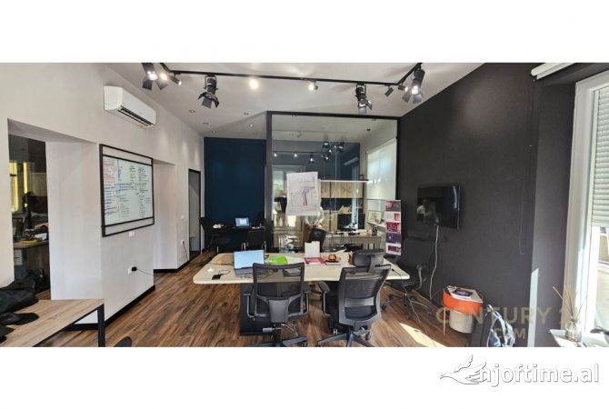 Ambient biznesi me qera 3+1 ne Tirane - 1,700 Euro