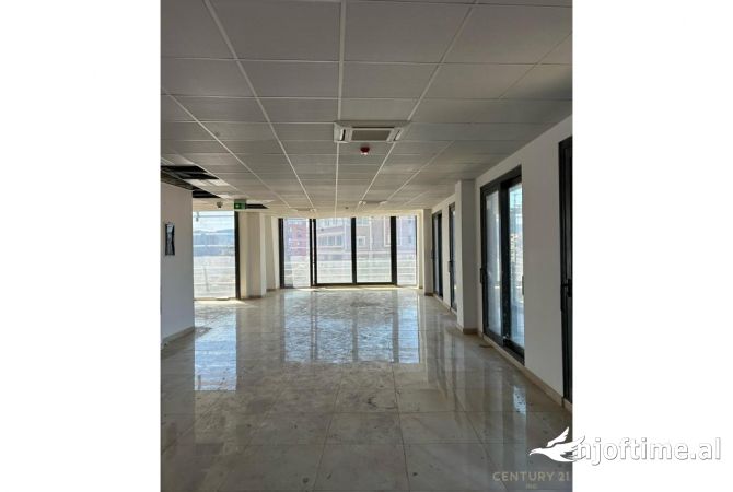 AMBIENT ZYRE NE QENDER