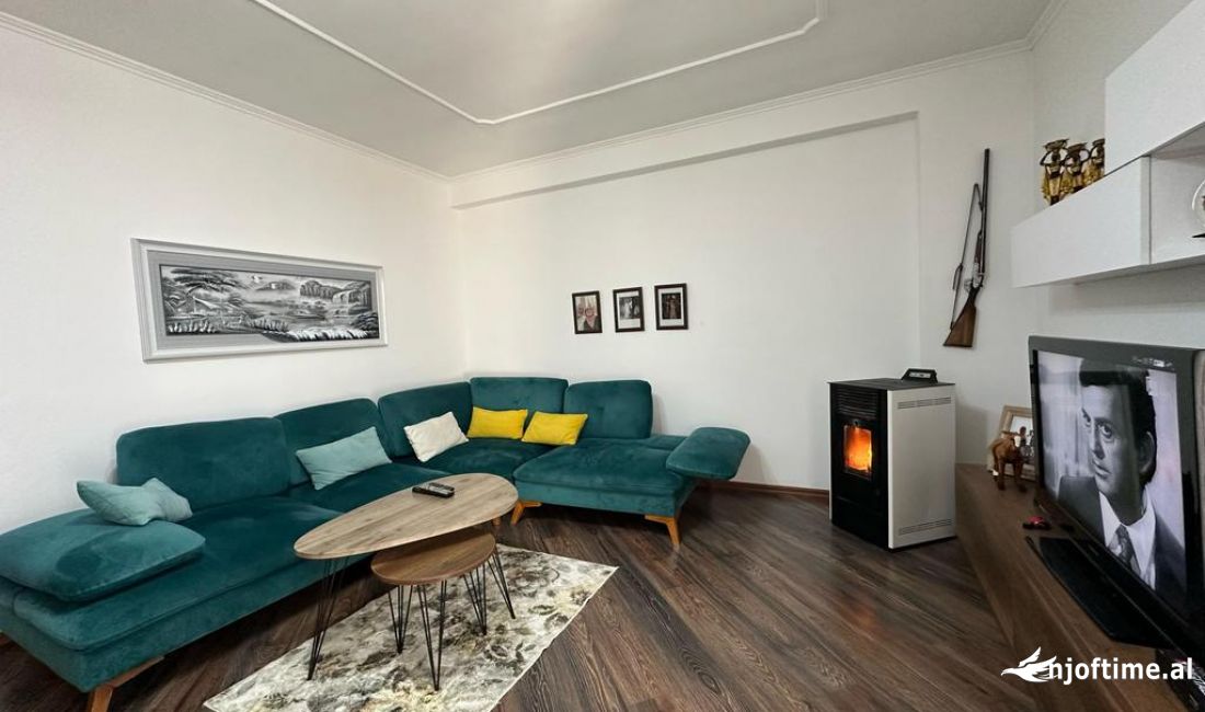 Shtepi ne shitje Apartament ne Tirane, 2+1, Mobilimi E mobiluar, Pagesa 135,000  Euro.