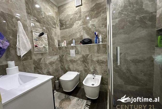 Shtepi ne shitje Apartament ne Tirane, 2+1, Mobilimi E mobiluar, Pagesa 135,000  Euro.