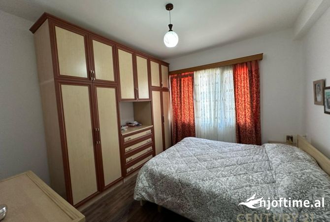 Shtepi ne shitje Apartament ne Tirane, 2+1, Mobilimi E mobiluar, Pagesa 135,000  Euro.