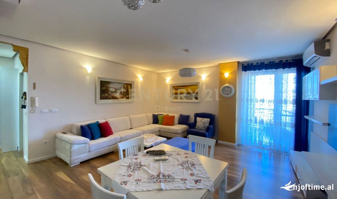 Shtepi ne shitje Apartament ne Tirane, 2+1, Mobilimi E mobiluar, Pagesa 220,000  Euro.