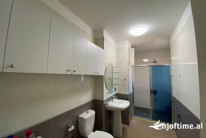 Shtepi ne shitje Apartament ne Tirane, 2+1, Mobilimi E mobiluar, Pagesa 220,000  Euro.