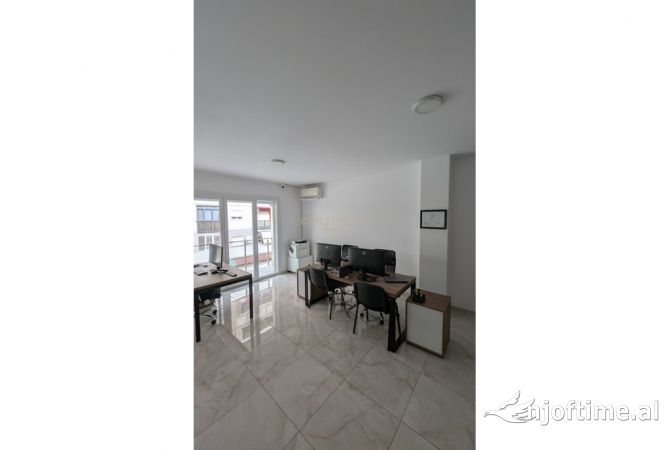 Ambient biznesi me qera 3+1 ne Tirane - 500 Euro