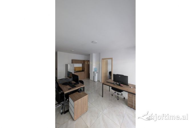Ambient biznesi me qera 3+1 ne Tirane - 500 Euro