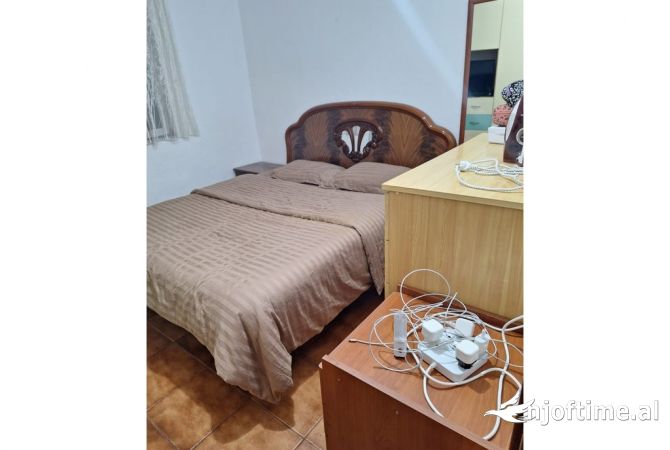 Shtepi ne shitje Apartament ne Tirane, 2+1, Mobilimi E mobiluar, Pagesa 135,000  Euro.