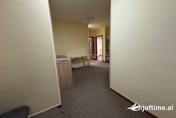 Shtepi me qera Apartament ne Tirane, 2+1, Mobilimi Bosh, pa mobiluar, Pagesa 600  Euro.