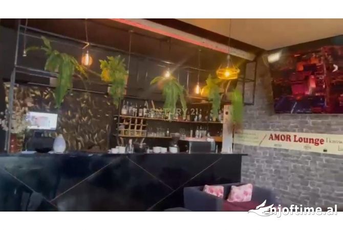 Ambiente Commerciale in Vendita 2+1 a Tirana - 260,000 Euro