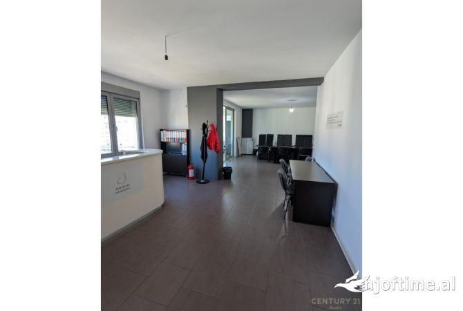 Ambient biznesi me qera 3+1 ne Tirane - 900 Euro