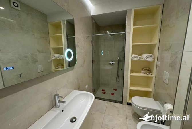 Shtepi me qera Apartament ne Tirane, 2+1, Mobilimi E mobiluar, Pagesa 1,800  Euro.