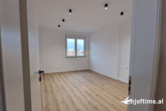 Shtepi ne shitje Apartament ne Tirane, 2+1, Mobilimi E mobiluar, Pagesa 195,000  Euro.