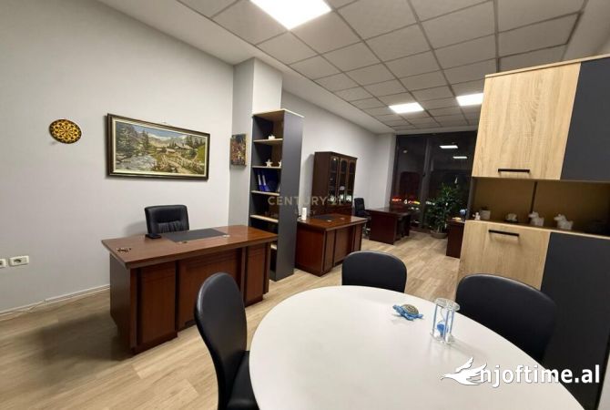 Ambient biznesi me qera 3+1 ne Tirane - 550 Euro
