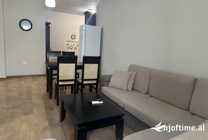 Shtepi me qera 2+1 ne Tirane - 430 Euro