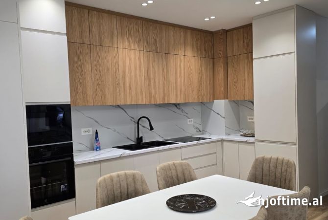 Shtepi me qera 2+1 ne Tirane - 800 Euro