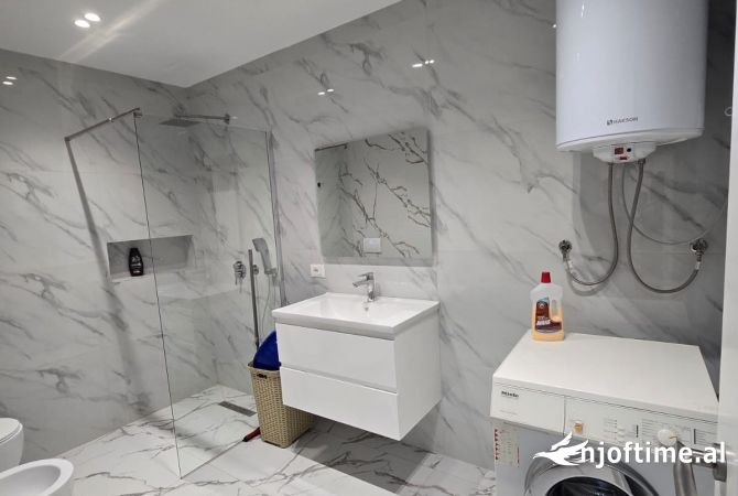 Shtepi me qera Apartament ne Tirane, 2+1, Mobilimi E mobiluar, Pagesa 800  Euro.