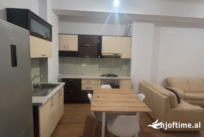 Shtepi me qera 2+1 ne Tirane - 450 Euro