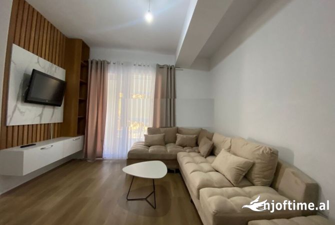 Shtepi me qera 2+1 ne Tirane - 450 Euro
