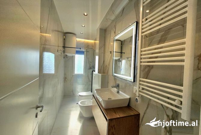 Shtepi me qera Apartament ne Tirane, 2+1, Mobilimi E mobiluar, Pagesa 1,300  Euro.