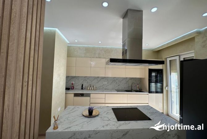 Shtepi me qera 2+1 ne Tirane - 1,200 Euro