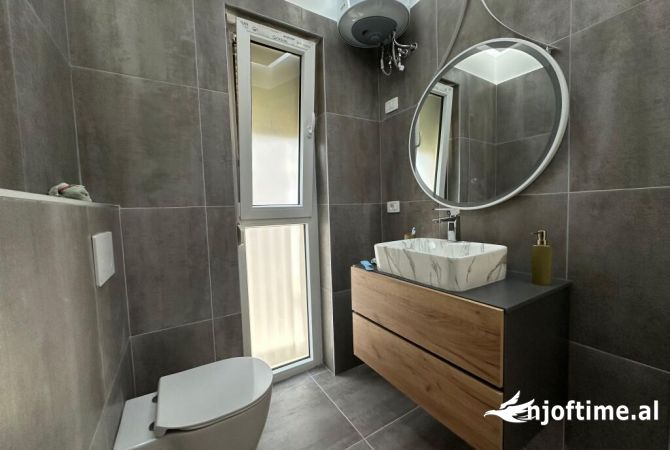 Shtepi me qera Apartament ne Tirane, 2+1, Mobilimi E mobiluar, Pagesa 1,200  Euro.