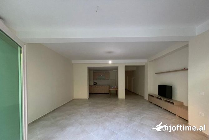 Ambient biznesi me qera 1+1 ne Tirane - 700 Euro