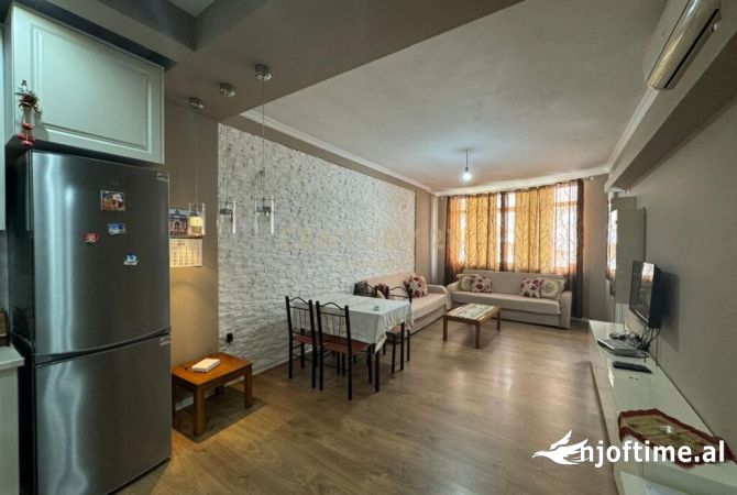 Shtepi me qera 2+1 ne Tirane - 370 Euro