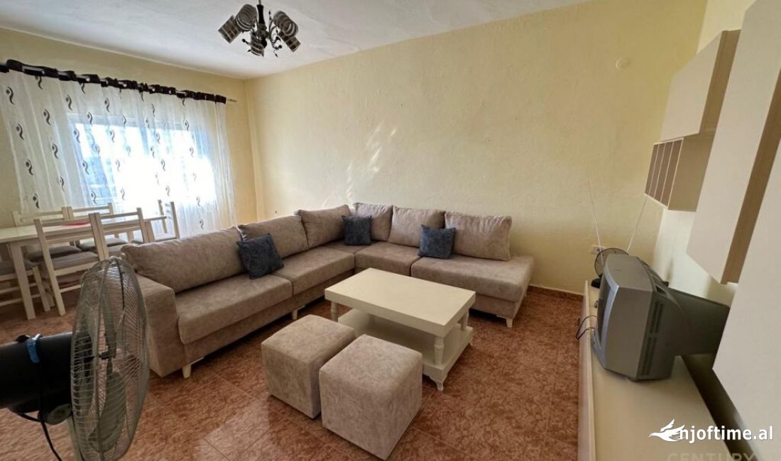 Shtepi ne shitje Apartament ne Tirane, 1+1, Mobilimi Pjeserisht e mobiluar, Pagesa 75,000  Euro.