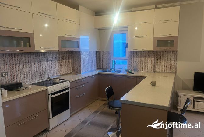 Shtepi me qera 2+1 ne Tirane - 400 Euro