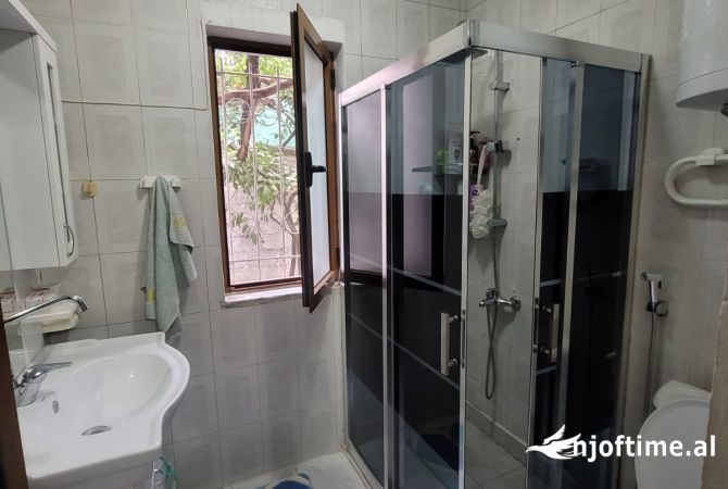 Shtepi ne shitje Shtepi Private ne Tirane, 1+1, Mobilimi E mobiluar, Pagesa 120,000  Euro.