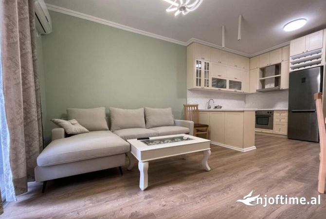 Shtepi me qera 2+1 ne Tirane - 900 Euro