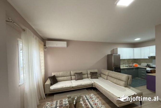 Shtepi me qera 2+1 ne Tirane - 450 Euro