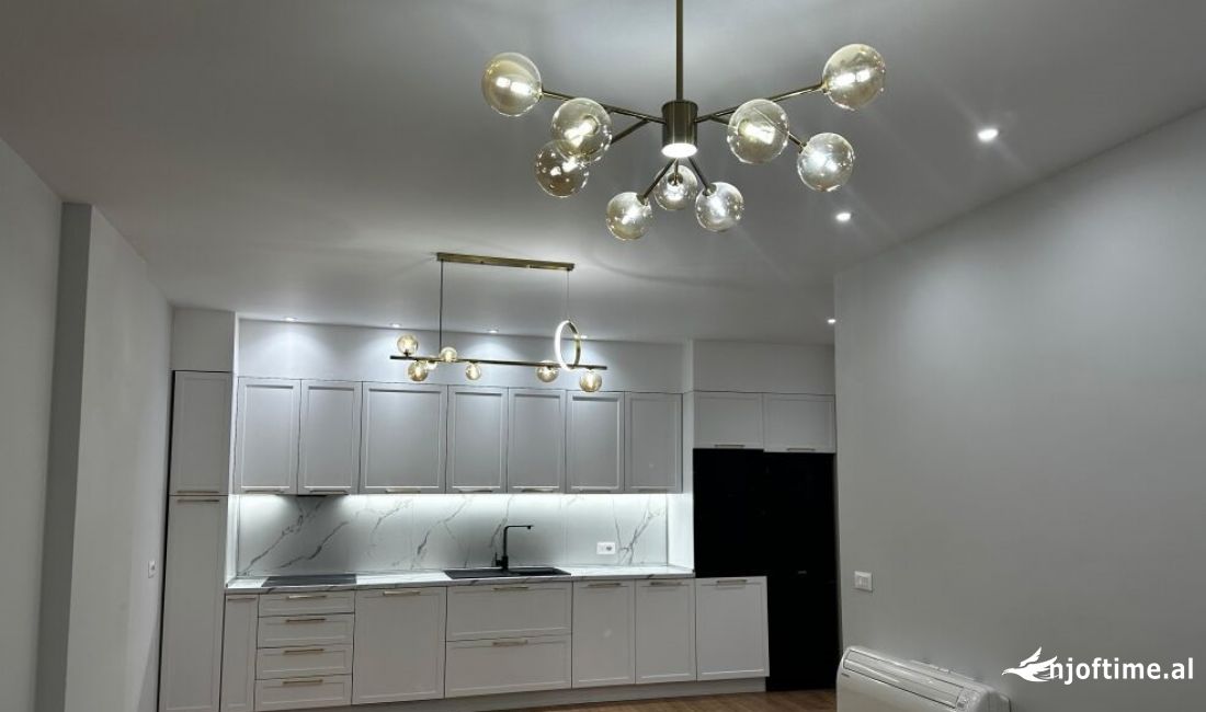 Shtepi me qera Apartament ne Tirane, 3+1, Mobilimi Pjeserisht e mobiluar, Pagesa 600  Euro.