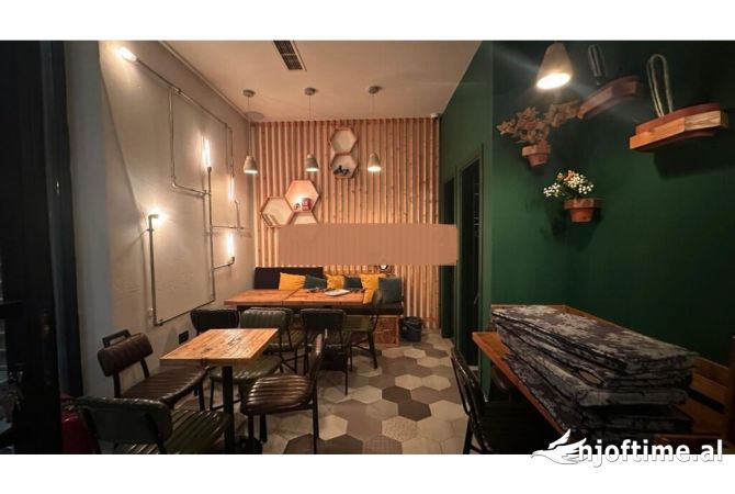 Ambient biznesi me qera 2+1 ne Tirane - 1,000 Euro