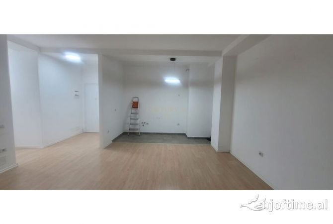 Ambient biznesi me qera 3+1 ne Tirane - 700 Euro