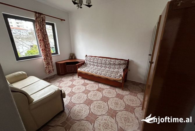 Shtepi me qera 3+1 ne Tirane - 350 Euro