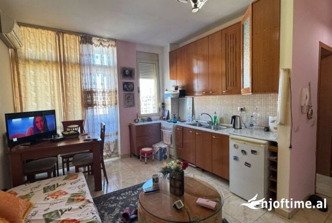 Shtepi me qera Garsoniere ne Tirane - 300 Euro
