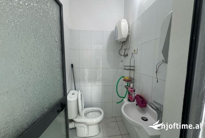 Ambient biznesi me qera 1+1 ne Tirane - 750 Euro