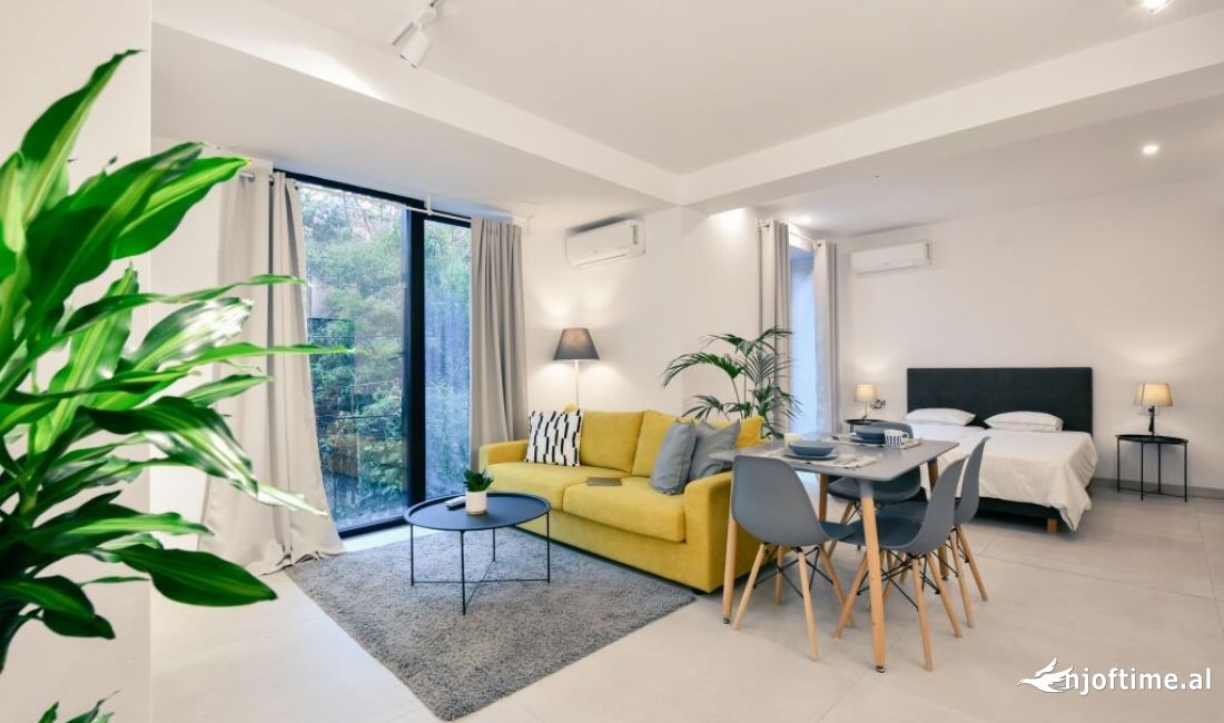 Shtepi me qera Apartament ne Tirane, Garsoniere, Mobilimi Pjeserisht e mobiluar, Pagesa 580  Euro.