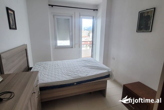 Shtepi ne shitje Apartament ne Tirane, 3+1, Mobilimi E mobiluar, Pagesa 155,000  Euro.
