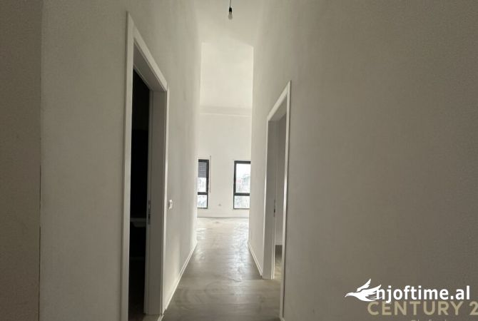 Shtepi ne shitje Apartament ne Tirane, 2+1, Mobilimi E mobiluar, Pagesa 169,000  Euro.