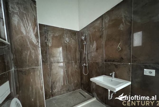 Shtepi ne shitje Apartament ne Tirane, 2+1, Mobilimi E mobiluar, Pagesa 169,000  Euro.