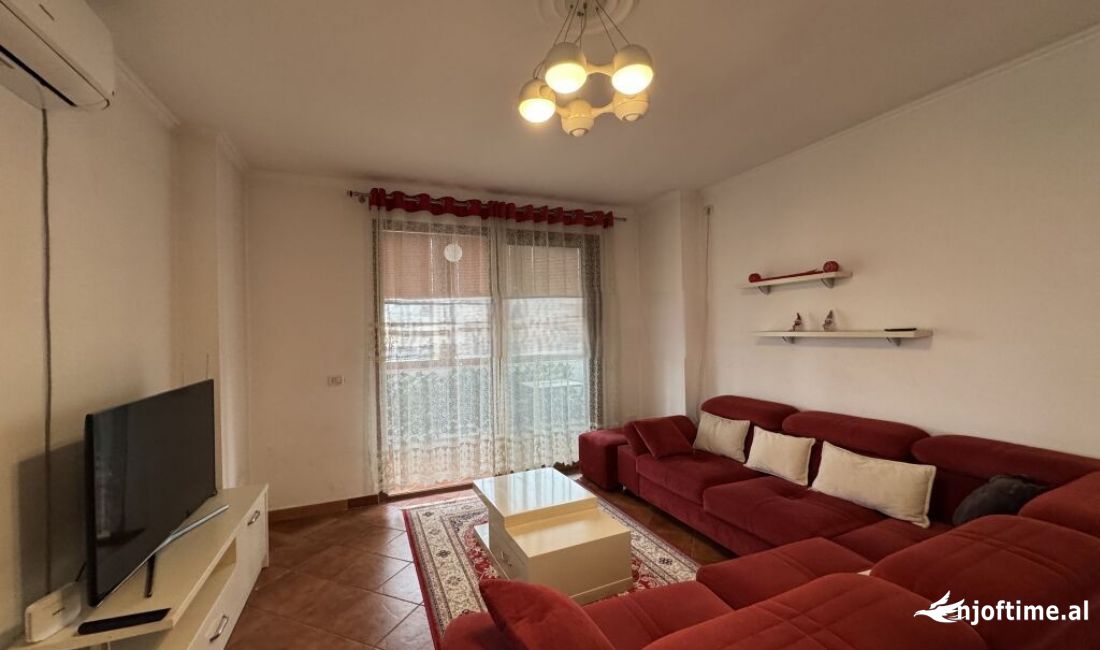 Shtepi me qera Apartament ne Tirane, 2+1, Mobilimi E mobiluar, Pagesa 590  Euro.