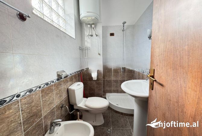 Shtepi me qera 2+1 ne Tirane - 450 Euro
