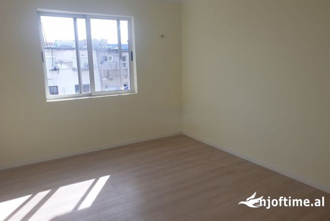 Shtepi ne shitje 1+1 ne Tirane - 82,000 Euro
