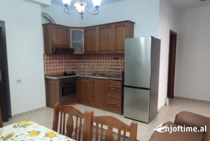 Shtepi me qera 2+1 ne Tirane - 700 Euro