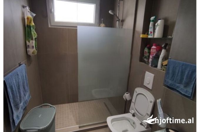 Shtepi me qera 2+1 ne Tirane - 750 Euro