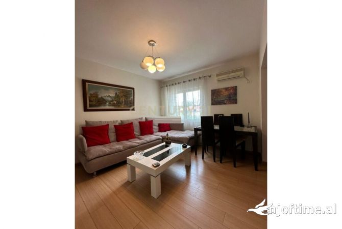 Shtepi me qera 2+1 ne Tirane - 700 Euro