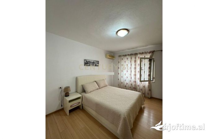 Shtepi me qera 2+1 ne Tirane - 700 Euro