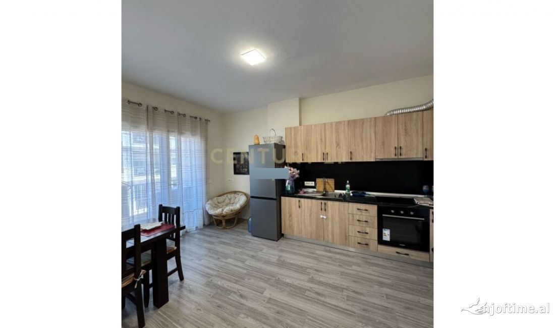 Shtepi me qera Apartament ne Tirane, 2+1, Mobilimi E mobiluar, Pagesa 650  Euro.