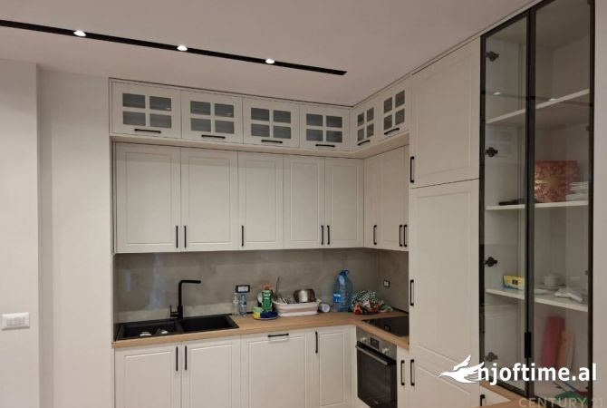 Shtepi me qera 2+1 ne Tirane - 1,000 Euro